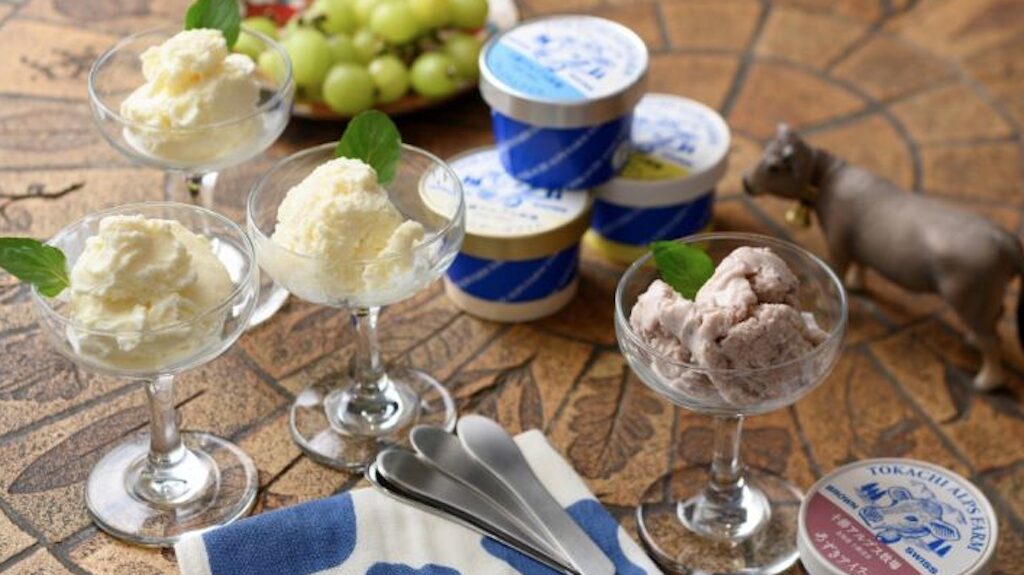 十勝アルプス牧場 | 放牧牛の生乳を贅沢に使ったアイスクリームを味わえる